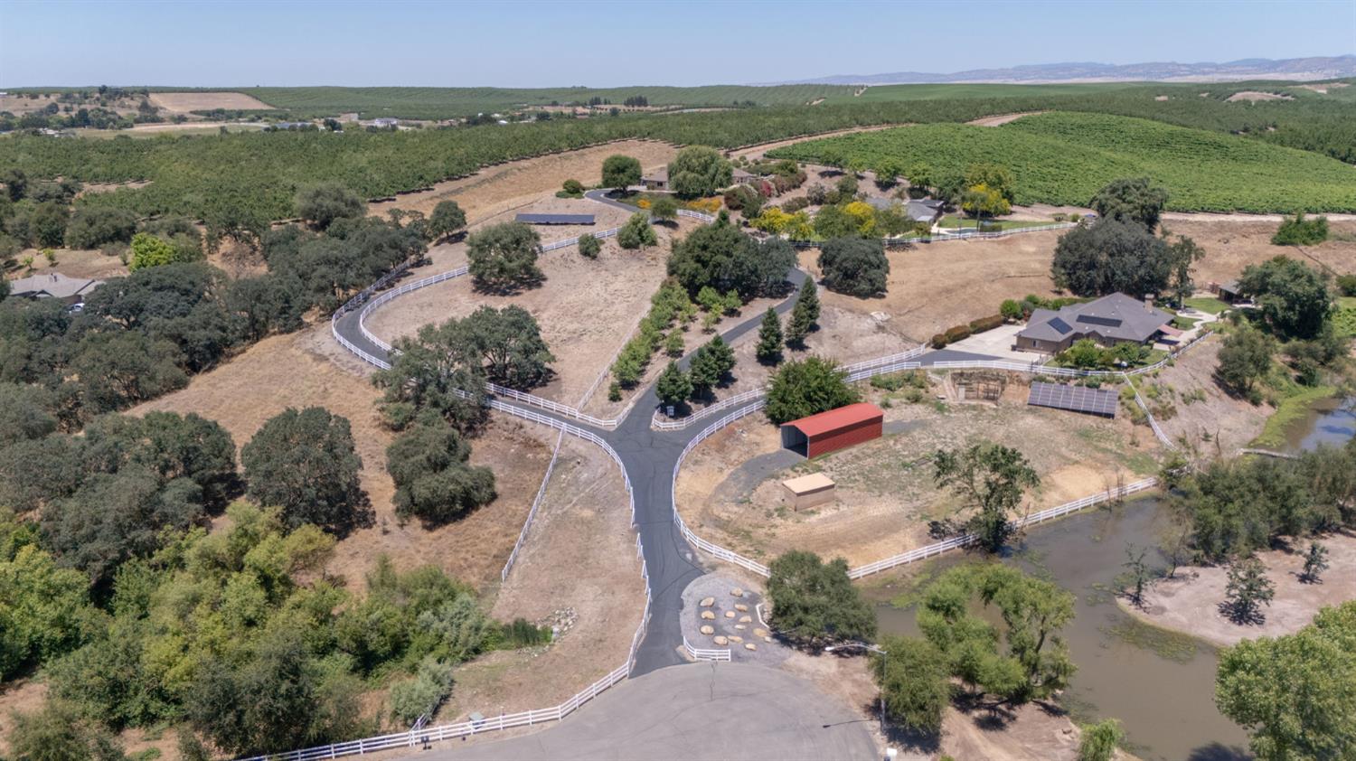 10621 Gibbs Dr, Oakdale, CA 95361