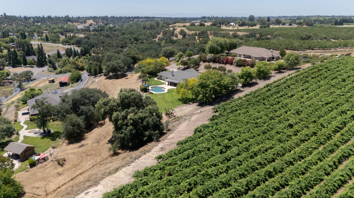 10621 Gibbs Dr, Oakdale, CA 95361