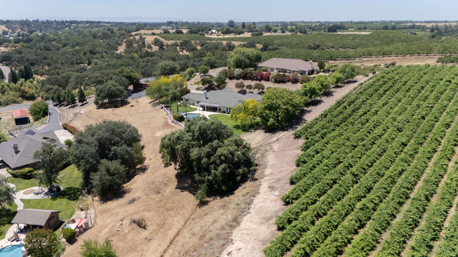 10621 Gibbs Dr, Oakdale, CA 95361