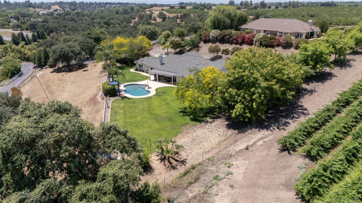 10621 Gibbs Dr, Oakdale, CA 95361