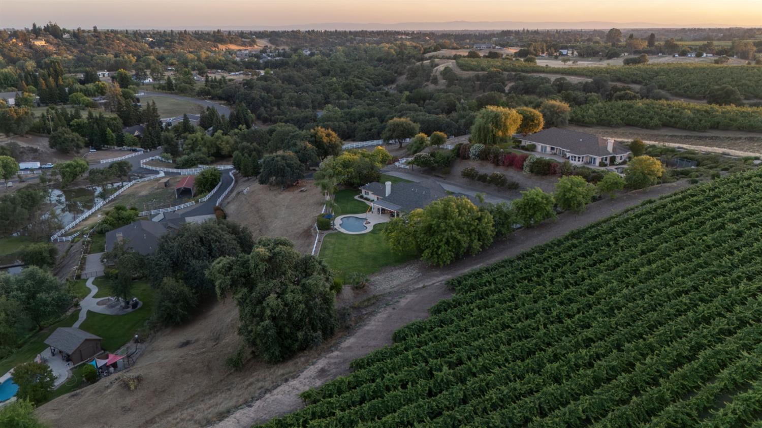 10621 Gibbs Dr, Oakdale, CA 95361