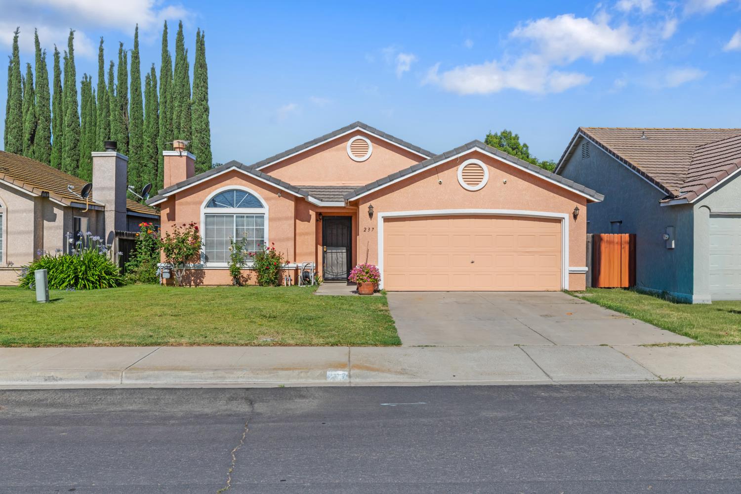 237 Yosemite Meadows Dr, Modesto, CA 95357