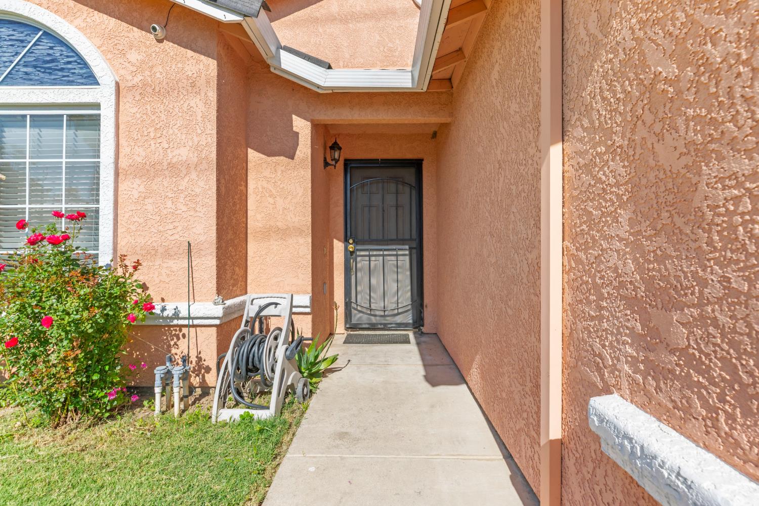 237 Yosemite Meadows Dr, Modesto, CA 95357