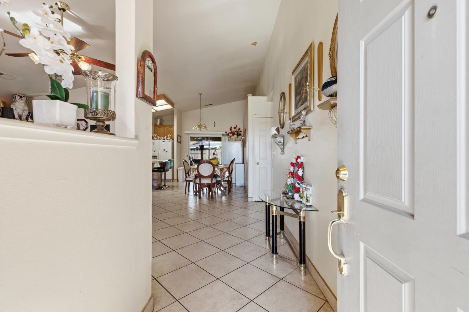 237 Yosemite Meadows Dr, Modesto, CA 95357