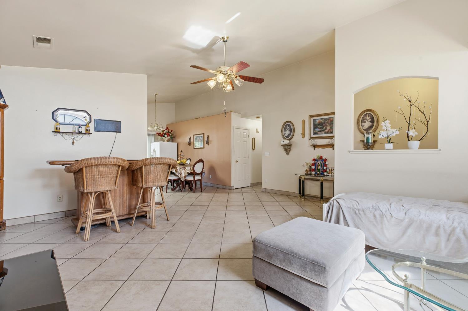 237 Yosemite Meadows Dr, Modesto, CA 95357