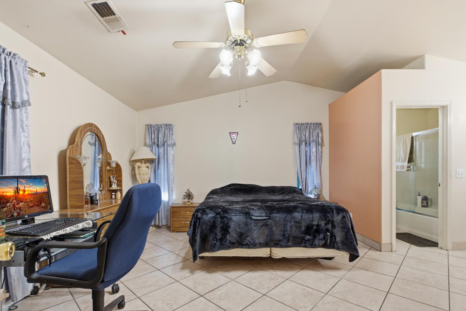 237 Yosemite Meadows Dr, Modesto, CA 95357
