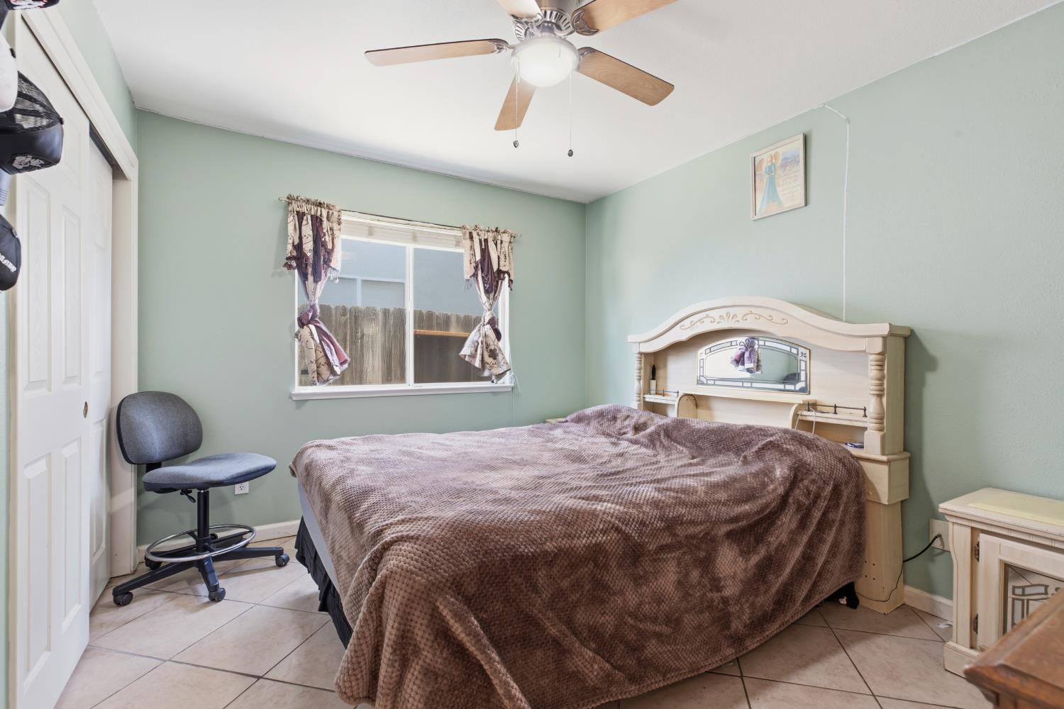 237 Yosemite Meadows Dr, Modesto, CA 95357