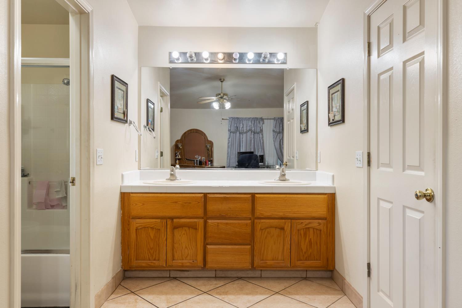 237 Yosemite Meadows Dr, Modesto, CA 95357