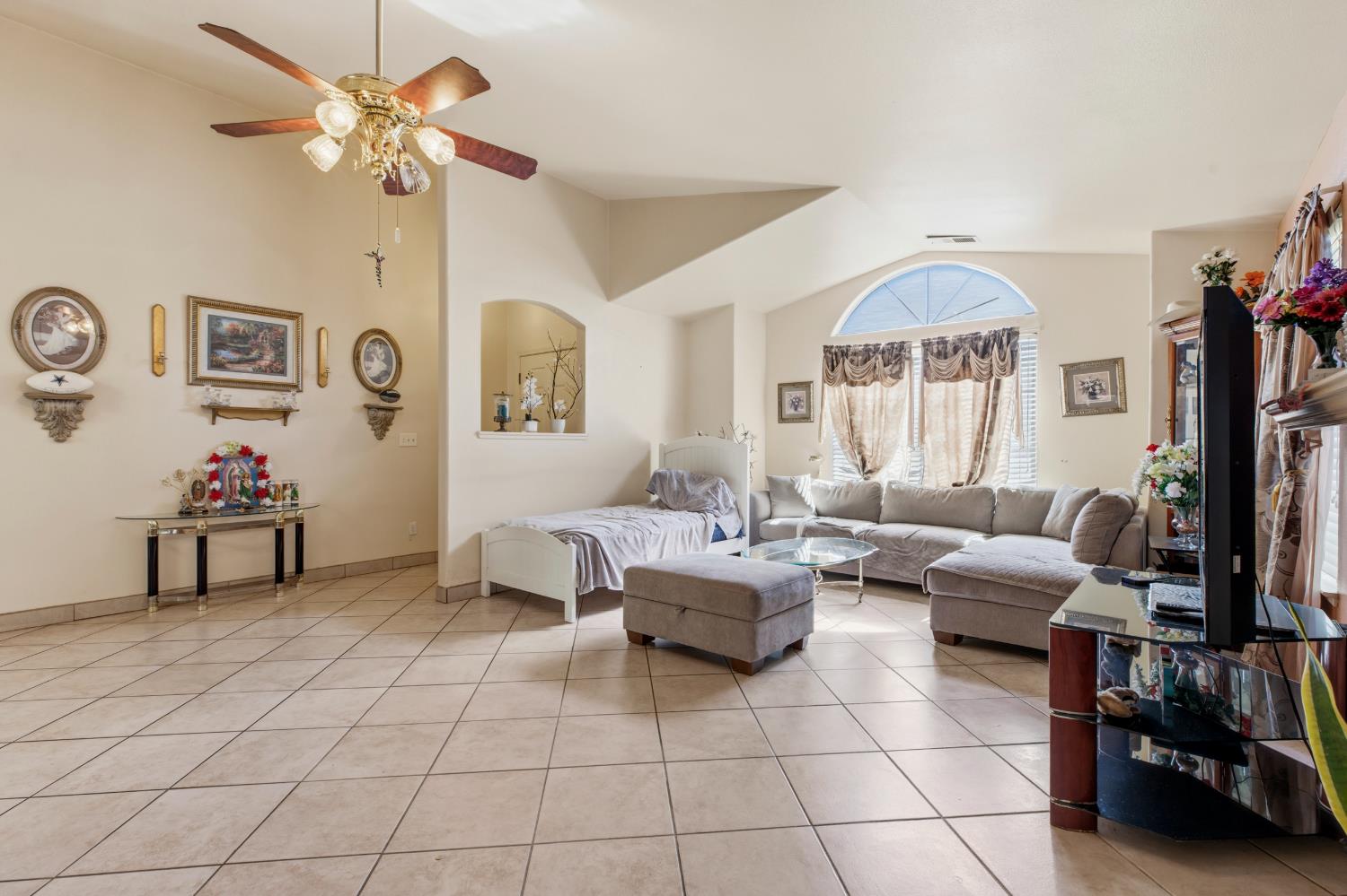 237 Yosemite Meadows Dr, Modesto, CA 95357