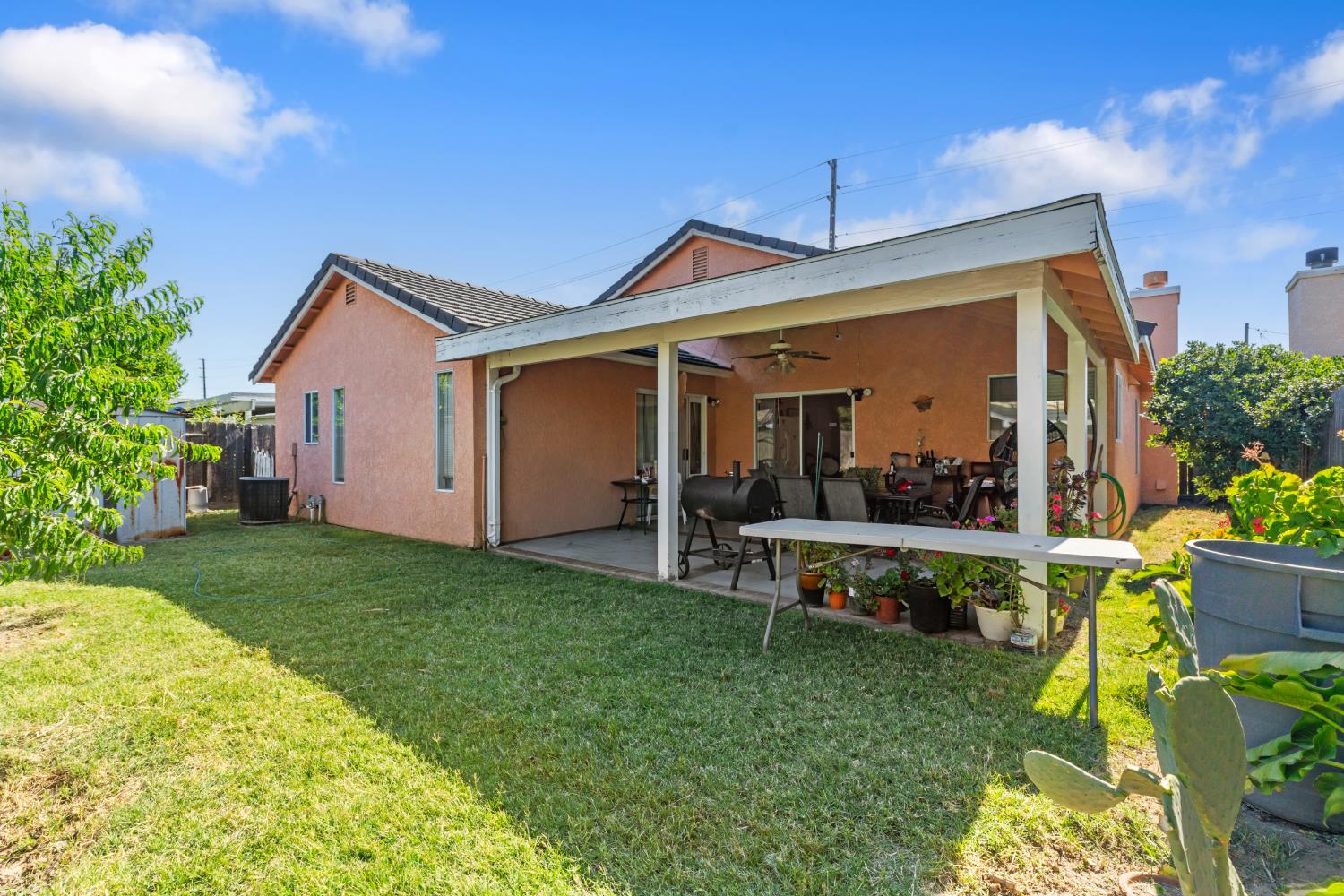 237 Yosemite Meadows Dr, Modesto, CA 95357