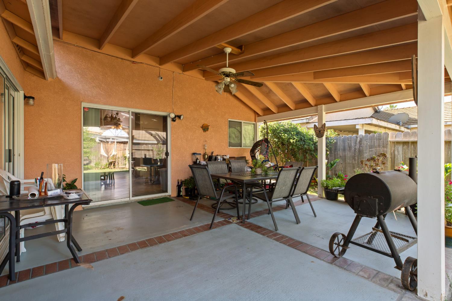 237 Yosemite Meadows Dr, Modesto, CA 95357
