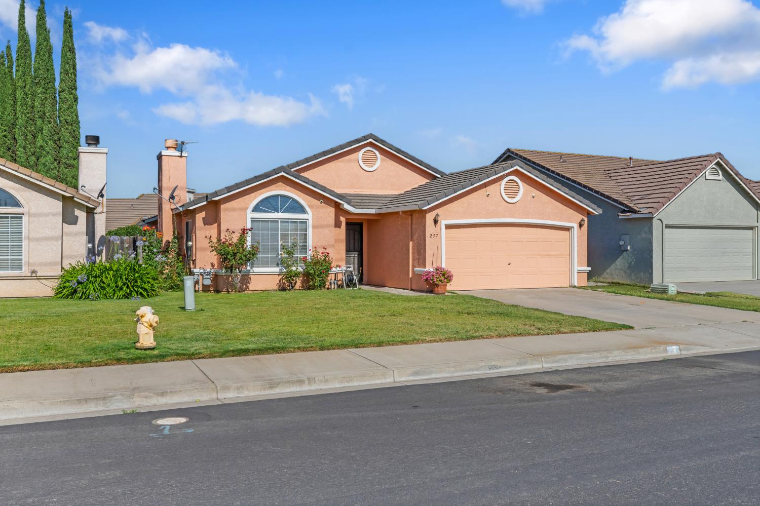 237 Yosemite Meadows Dr, Modesto, CA 95357