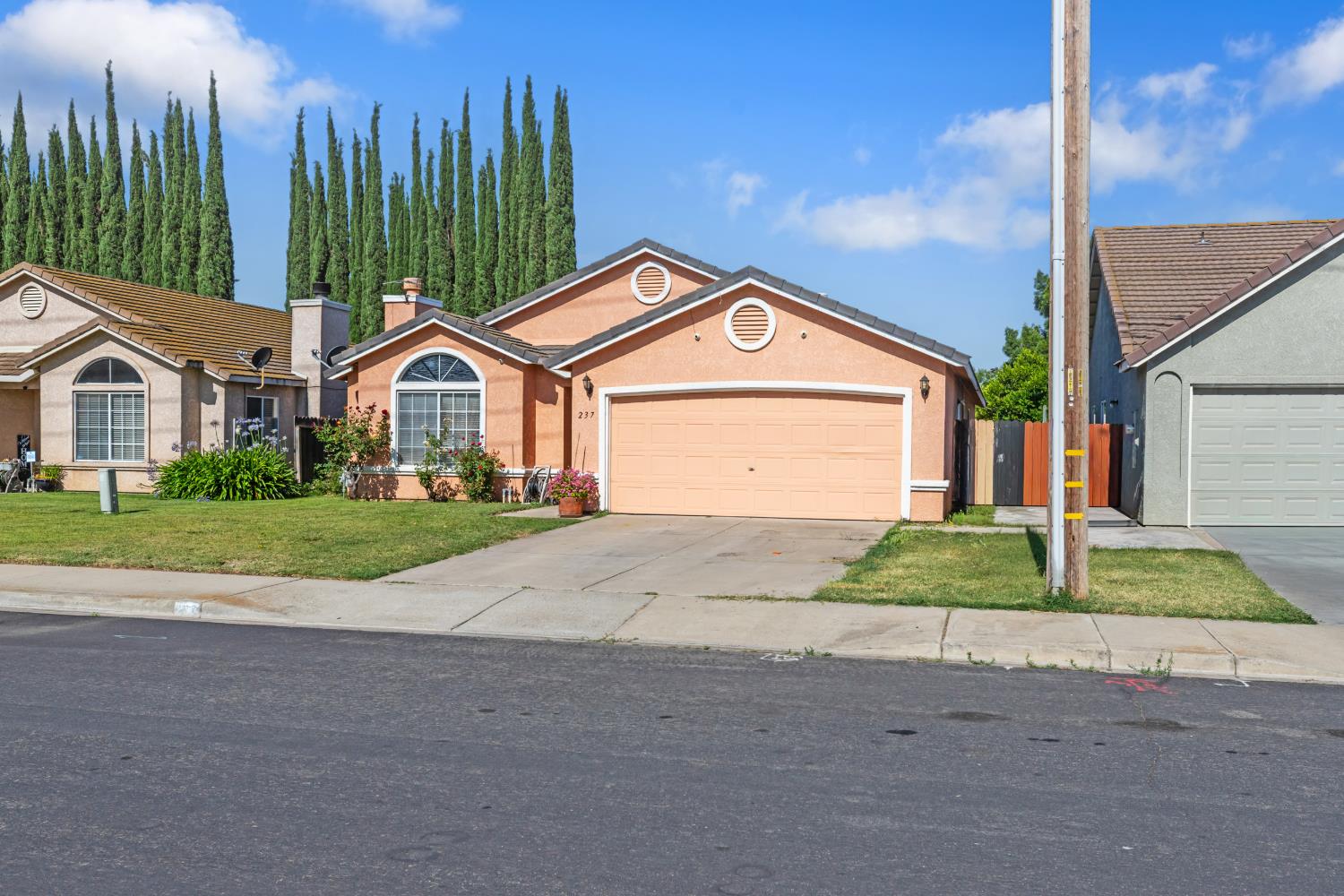 237 Yosemite Meadows Dr, Modesto, CA 95357
