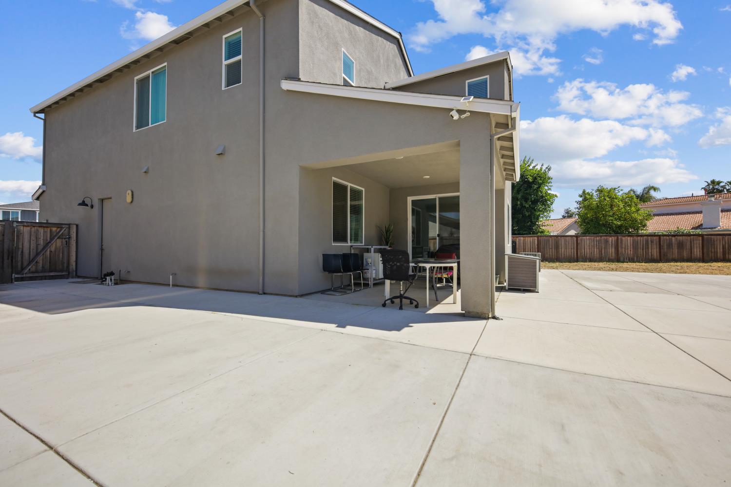 1718 Flaxen Ct, Manteca, CA 95337