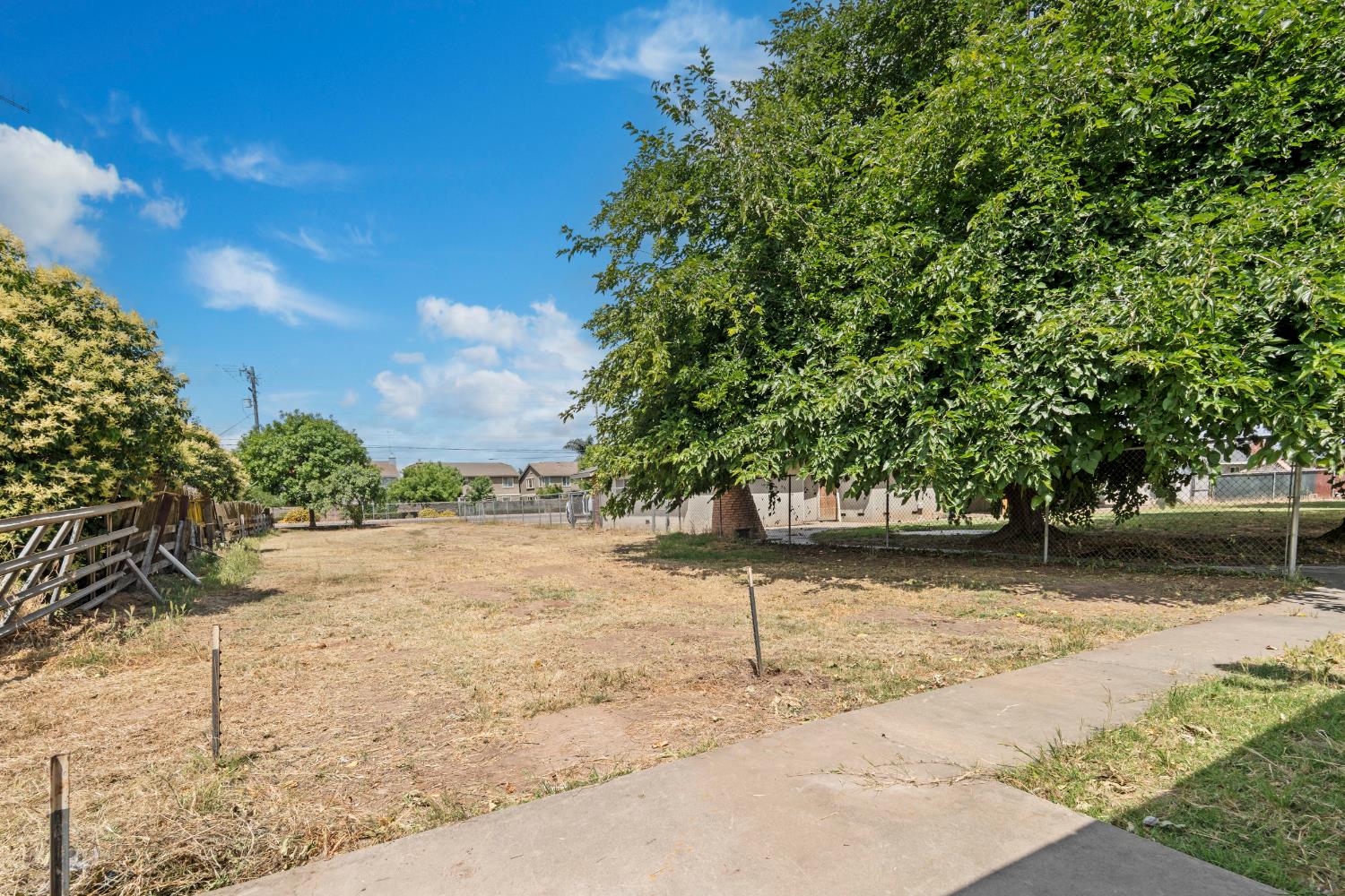3460 Roselle Ave, Modesto, CA 95355