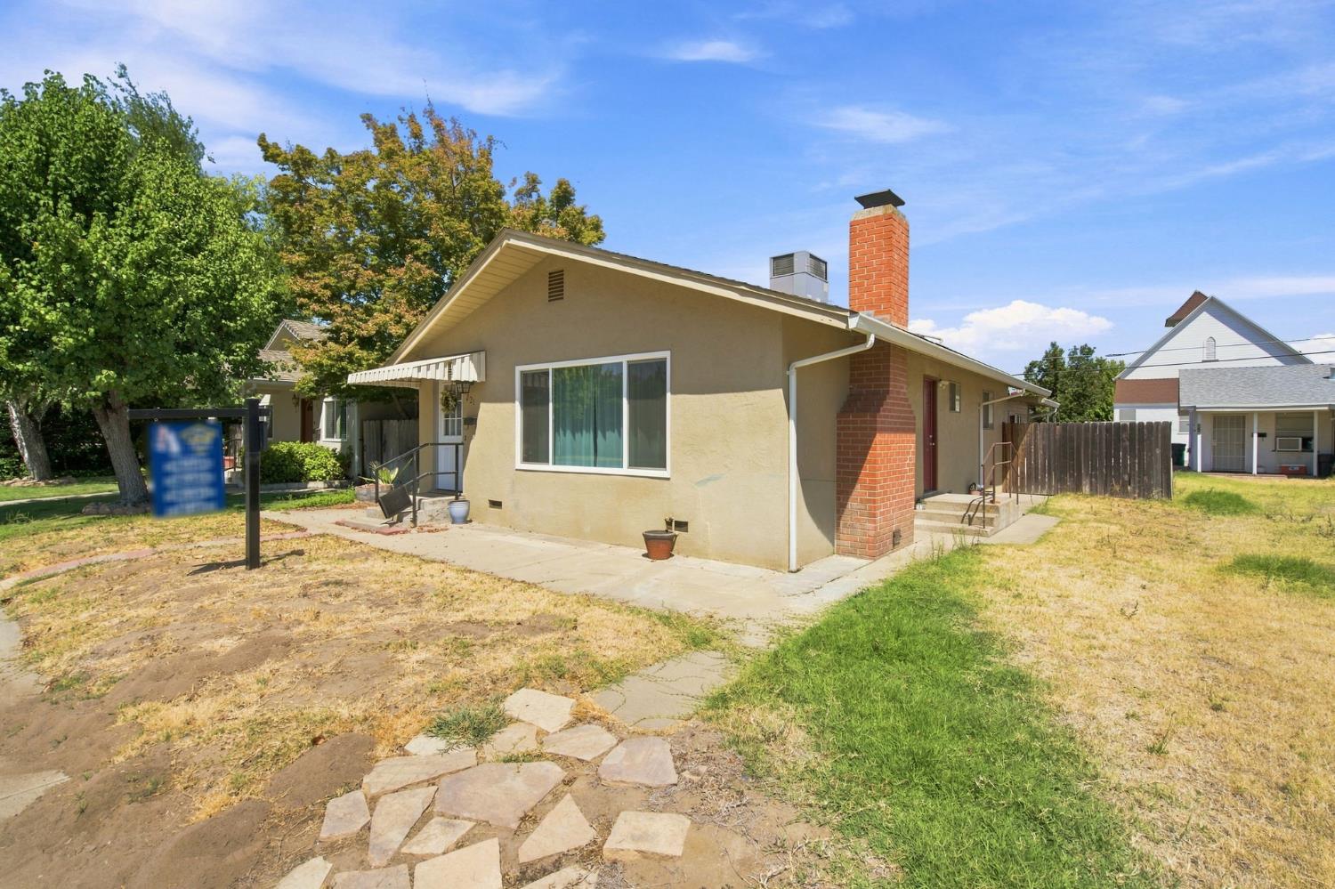 221 W 1st St, Ripon, CA 95366