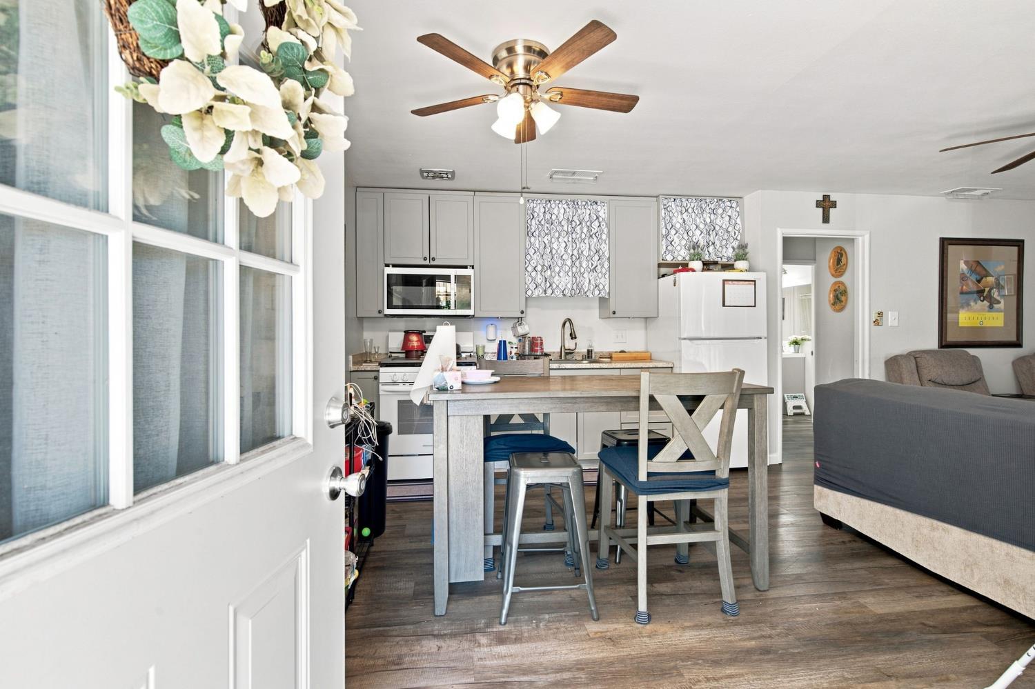 221 W 1st St, Ripon, CA 95366