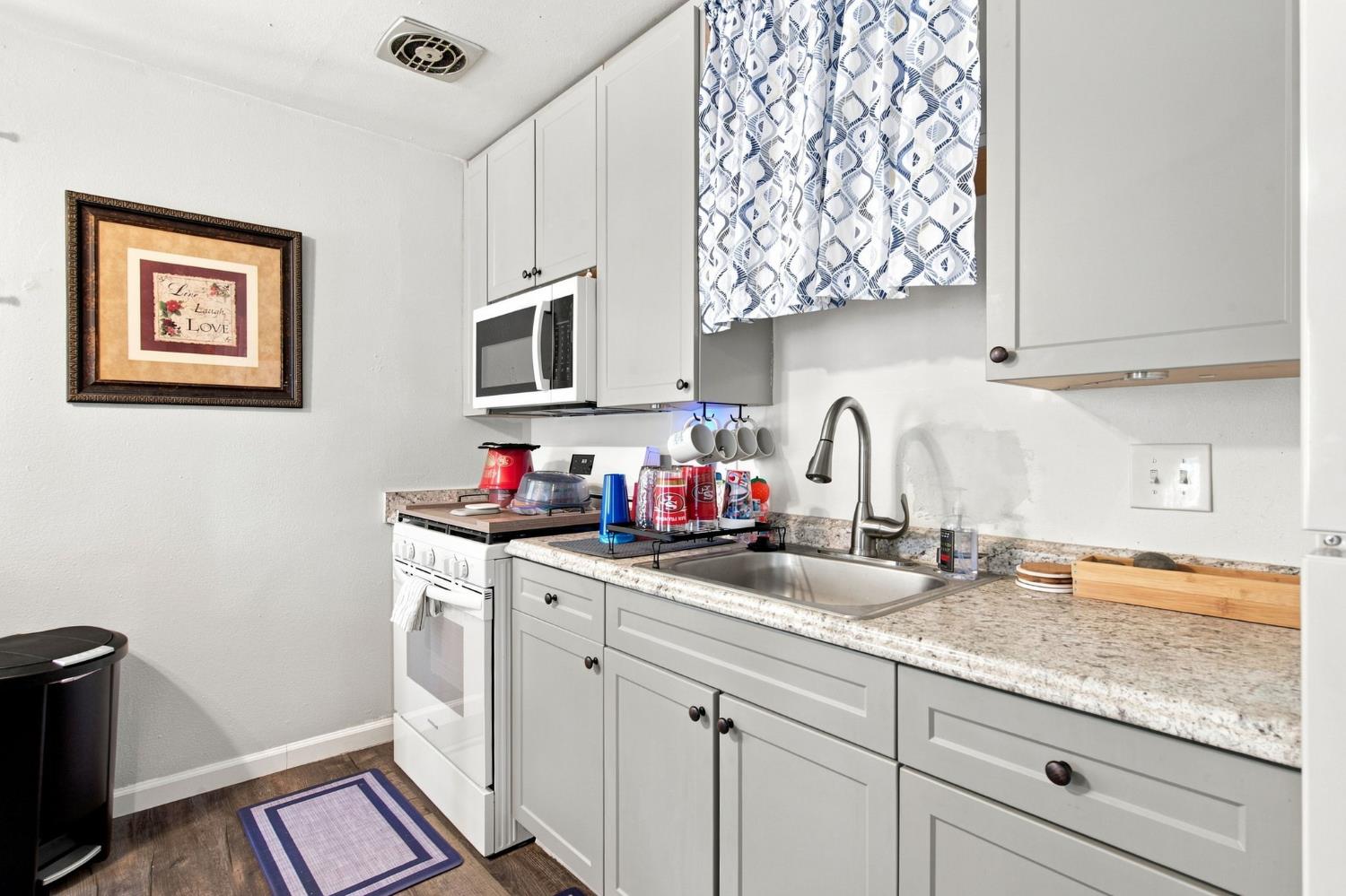 221 W 1st St, Ripon, CA 95366