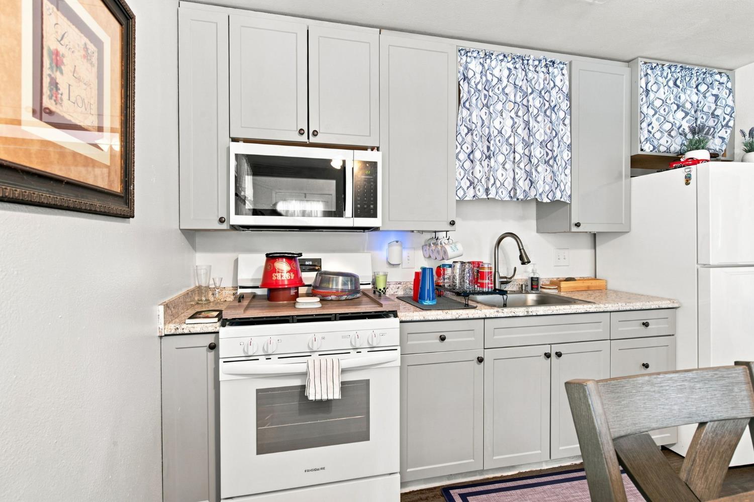 221 W 1st St, Ripon, CA 95366