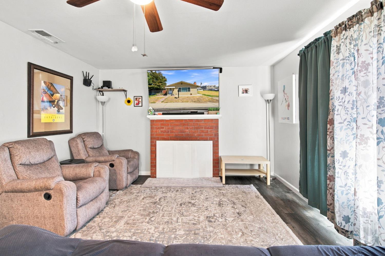 221 W 1st St, Ripon, CA 95366