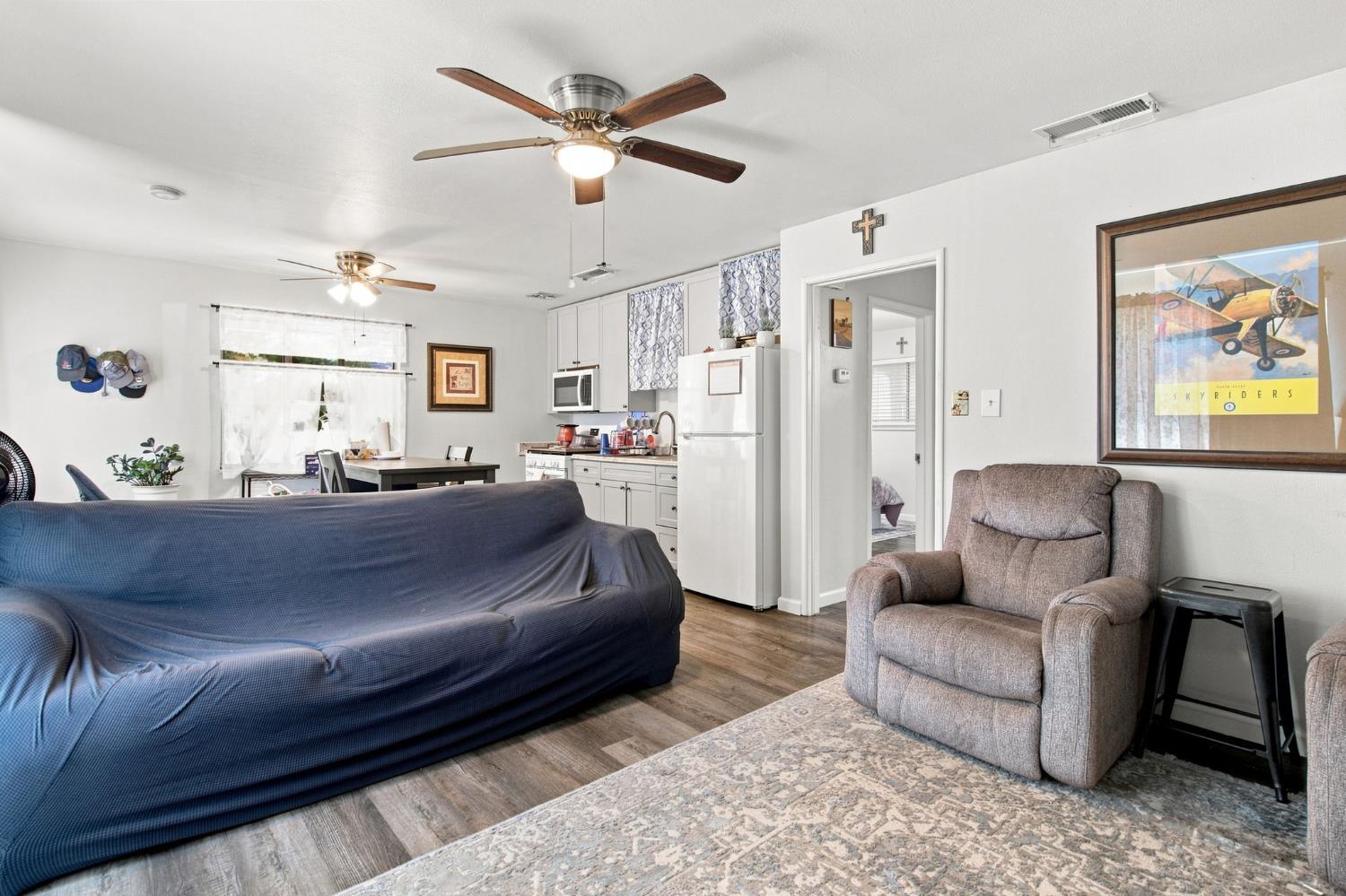 221 W 1st St, Ripon, CA 95366