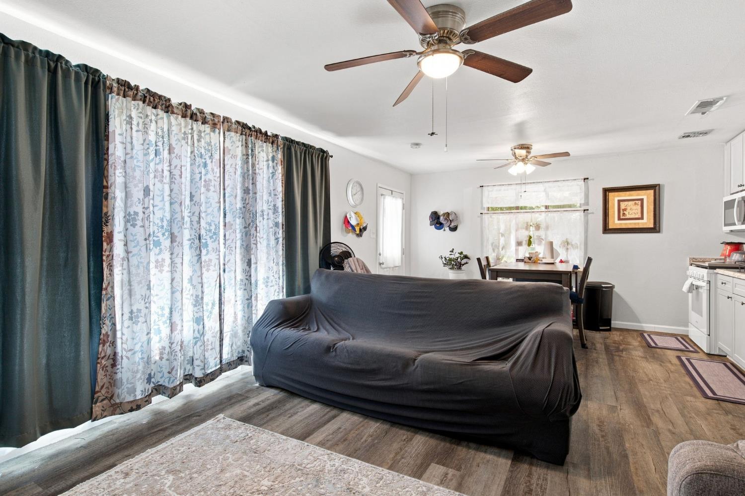 221 W 1st St, Ripon, CA 95366