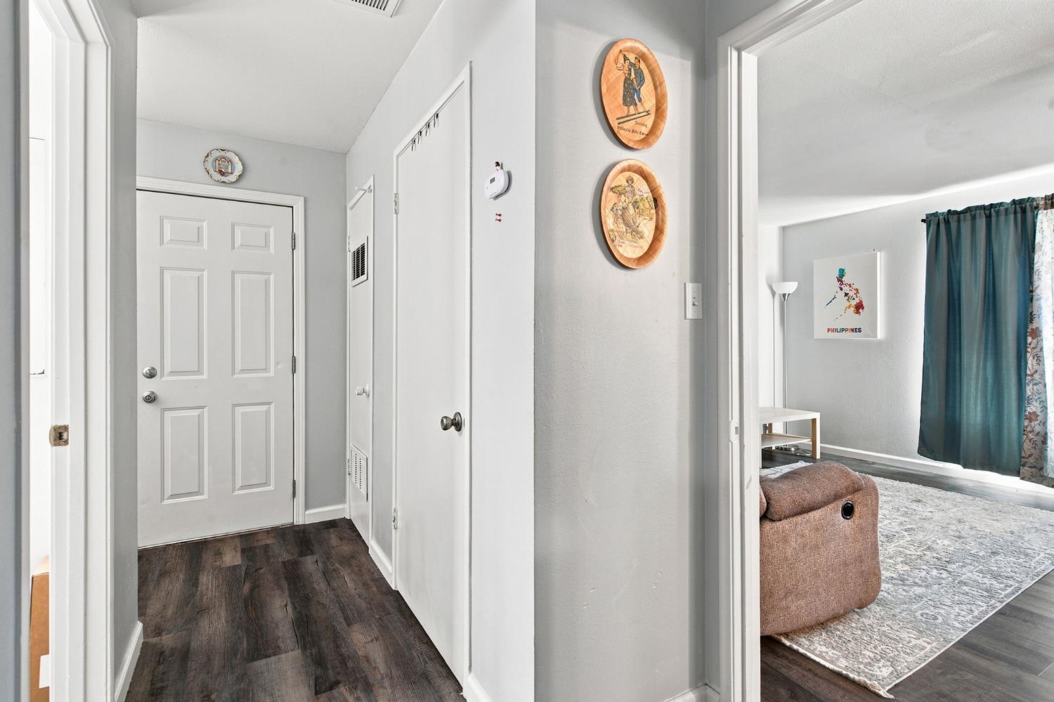 221 W 1st St, Ripon, CA 95366