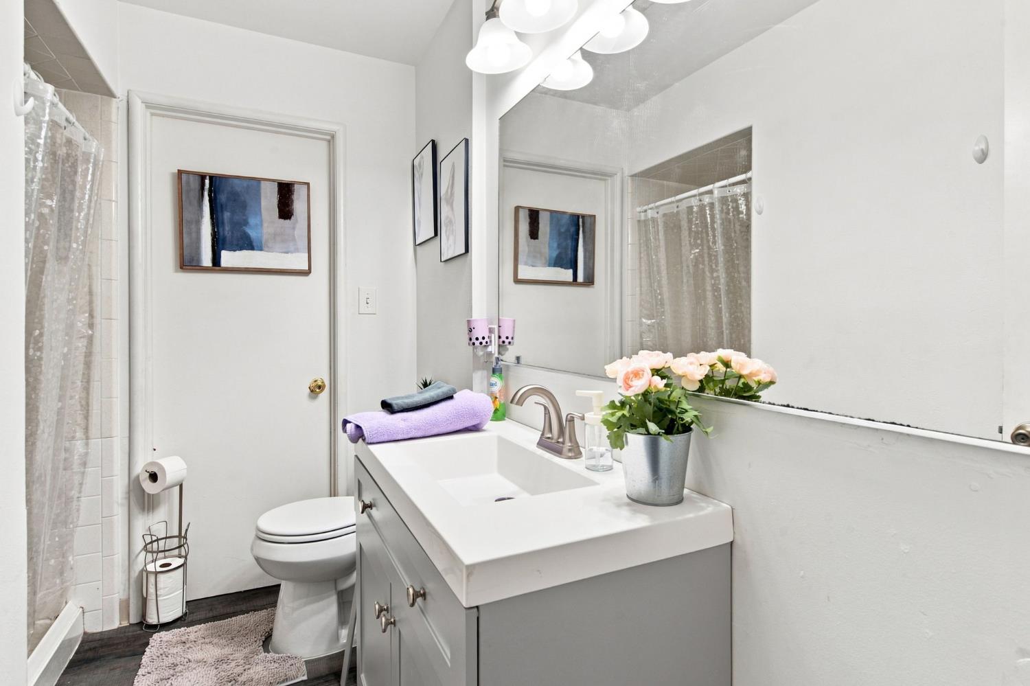221 W 1st St, Ripon, CA 95366