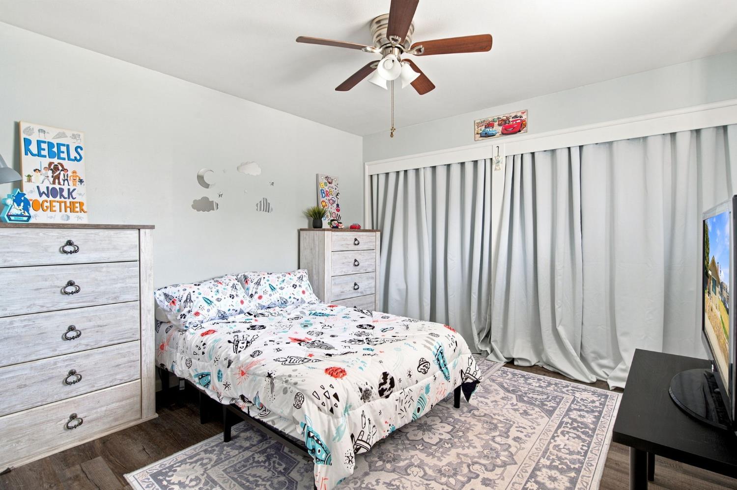 221 W 1st St, Ripon, CA 95366
