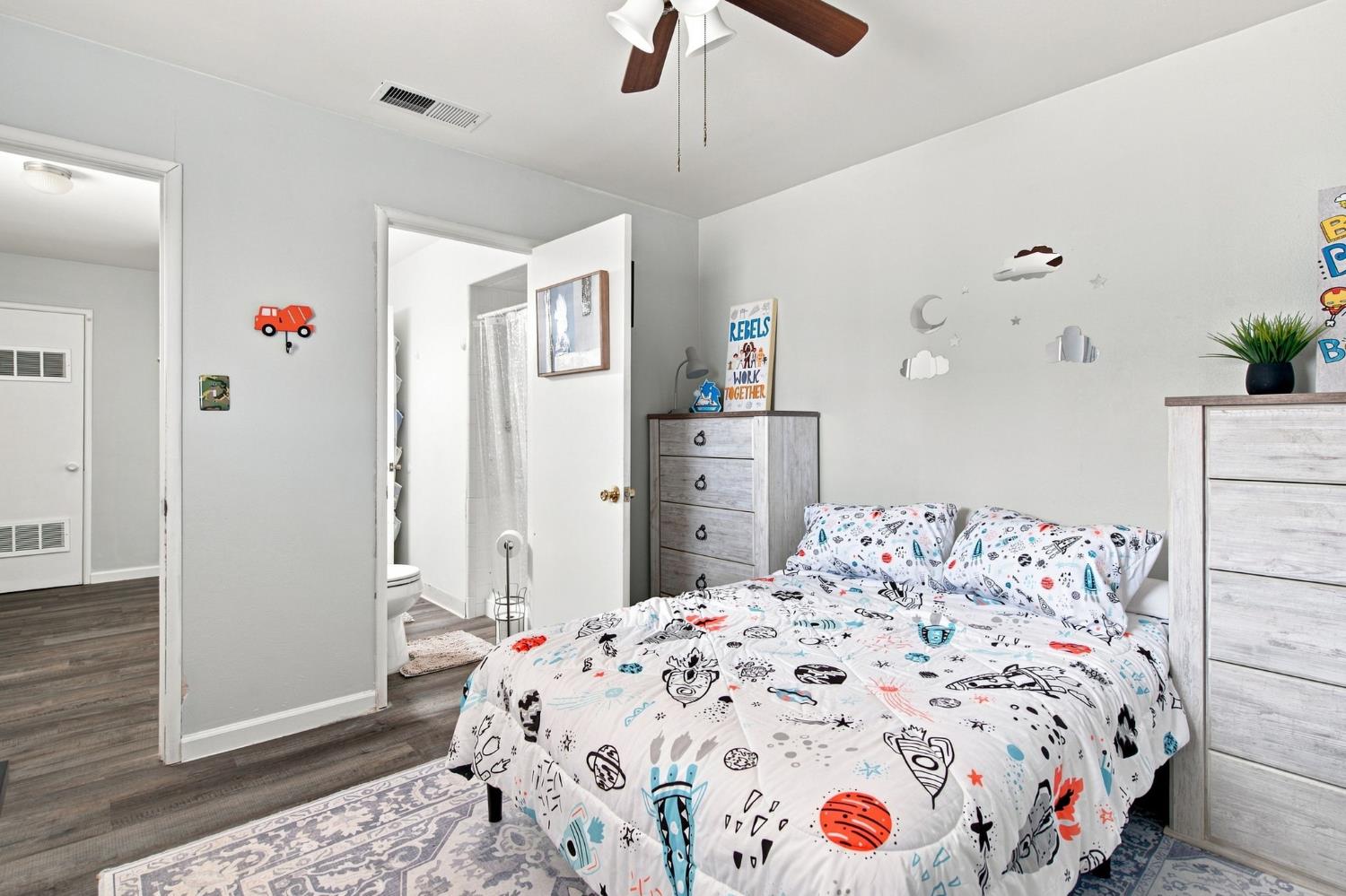 221 W 1st St, Ripon, CA 95366