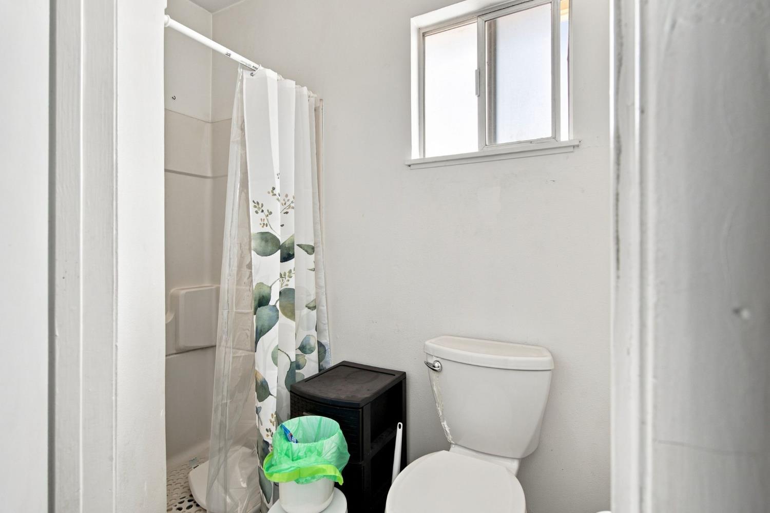 221 W 1st St, Ripon, CA 95366