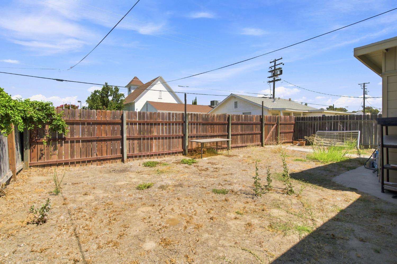 221 W 1st St, Ripon, CA 95366