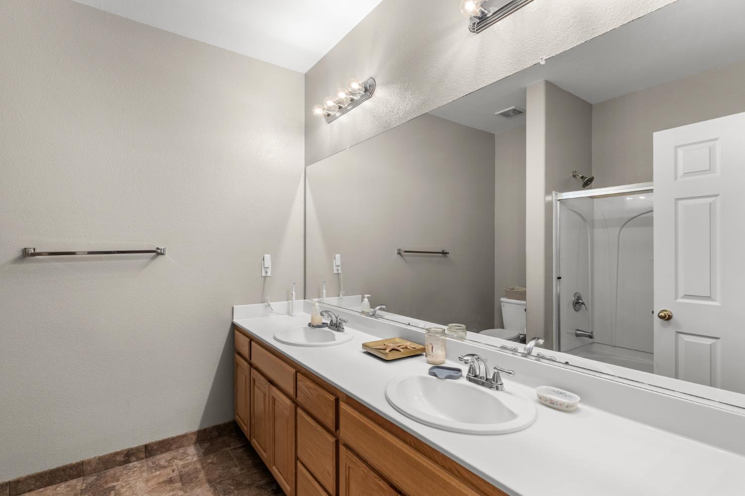 639 Mt Rushmore Dr, Newman, CA 95360