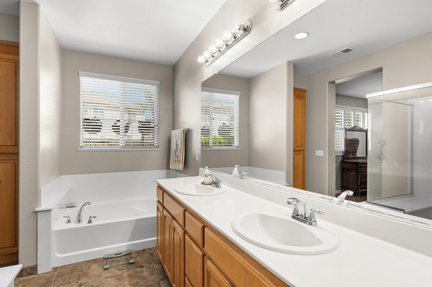 639 Mt Rushmore Dr, Newman, CA 95360