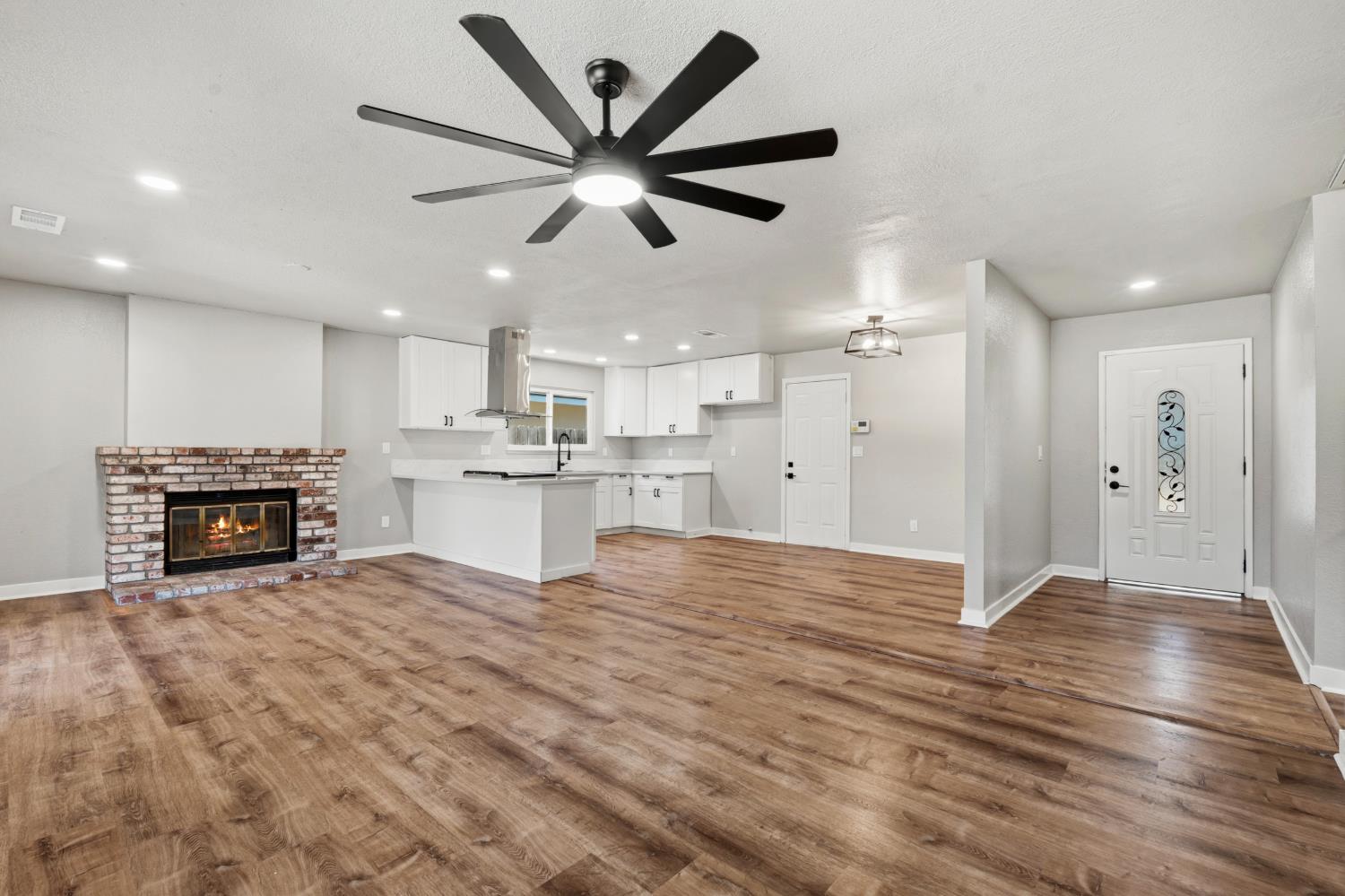 4105 Faith Ln, Modesto, CA 95355