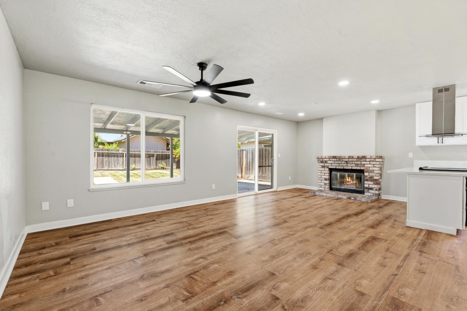 4105 Faith Ln, Modesto, CA 95355