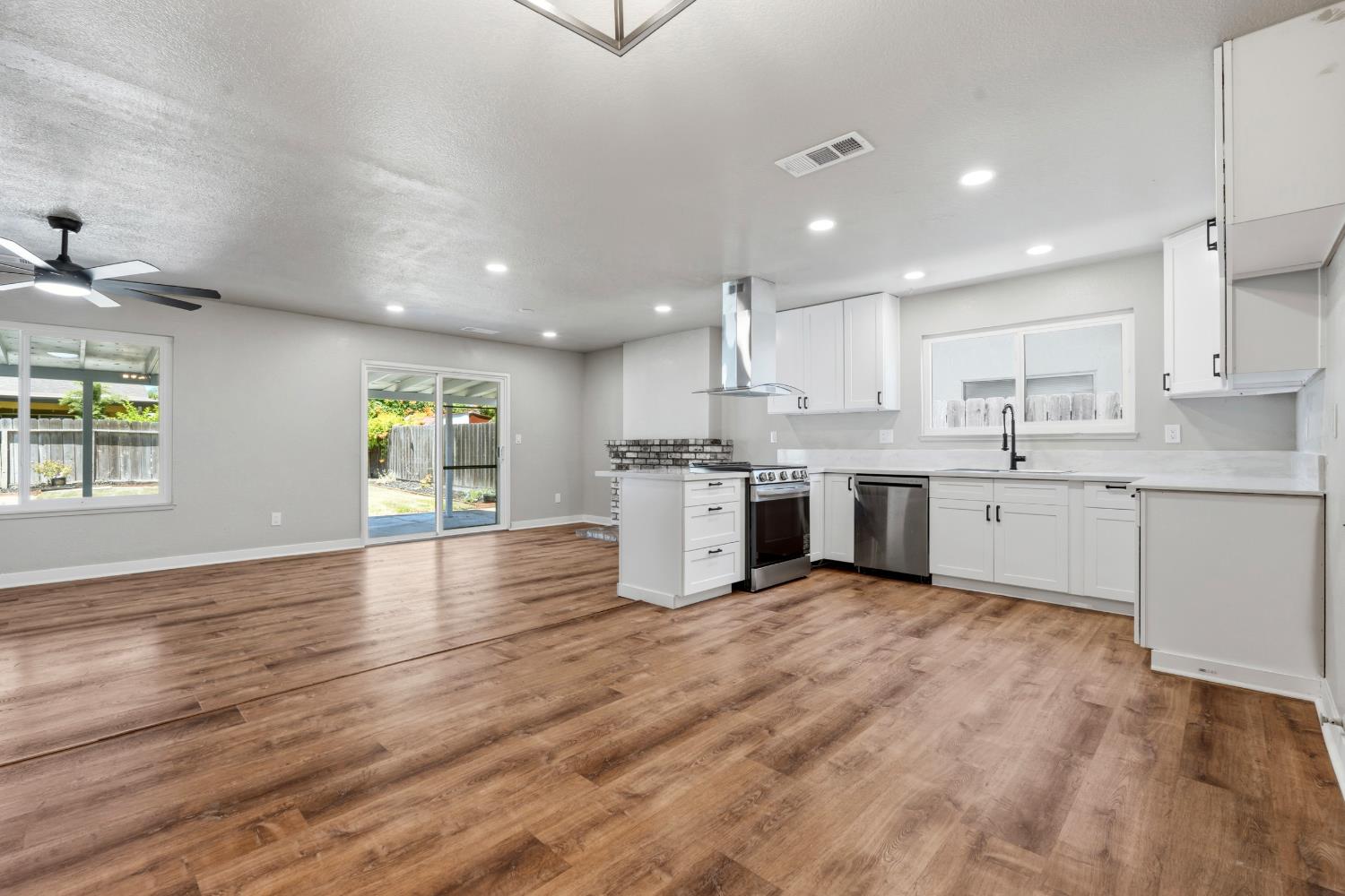 4105 Faith Ln, Modesto, CA 95355
