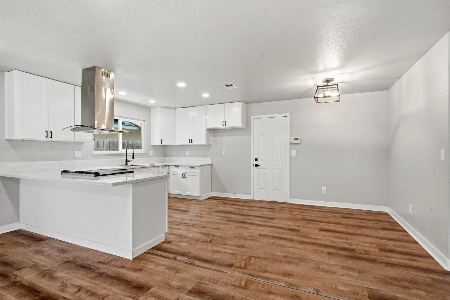 4105 Faith Ln, Modesto, CA 95355