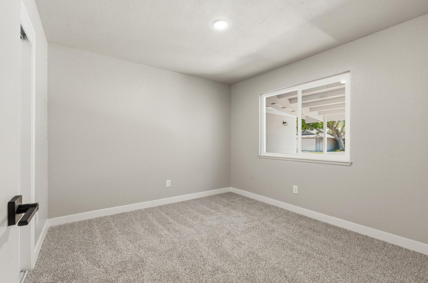 4105 Faith Ln, Modesto, CA 95355