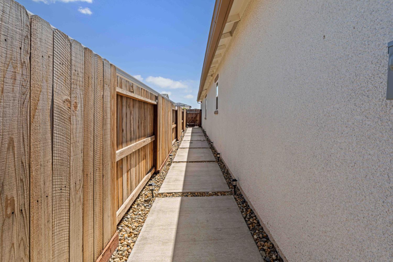 209 Dogwood Ranch Way, Patterson, CA 95363