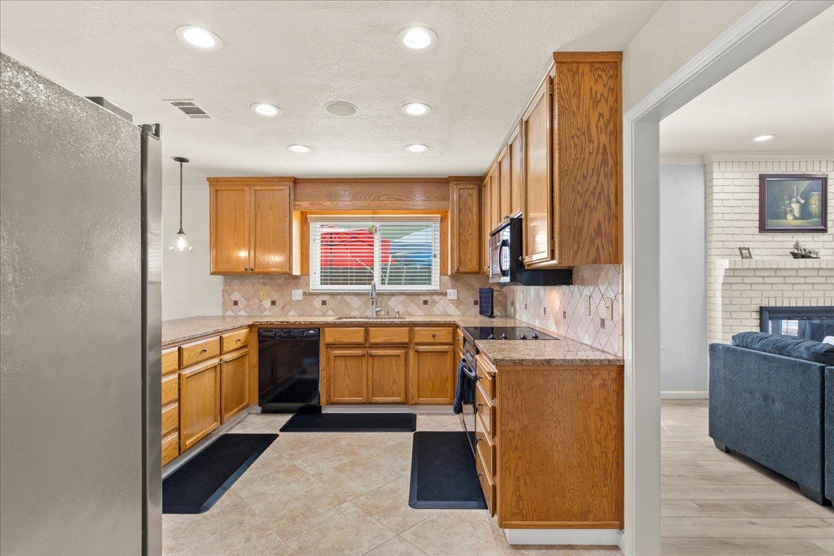 374 April Way, Manteca, CA 95336