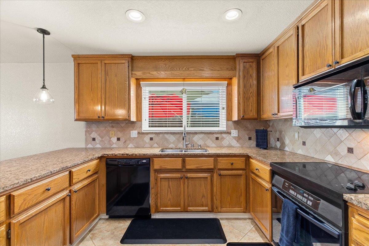 374 April Way, Manteca, CA 95336