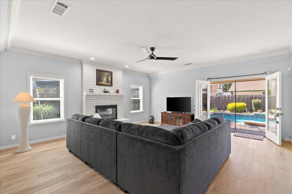 374 April Way, Manteca, CA 95336