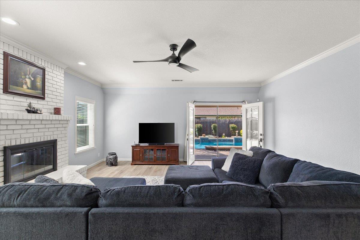 374 April Way, Manteca, CA 95336