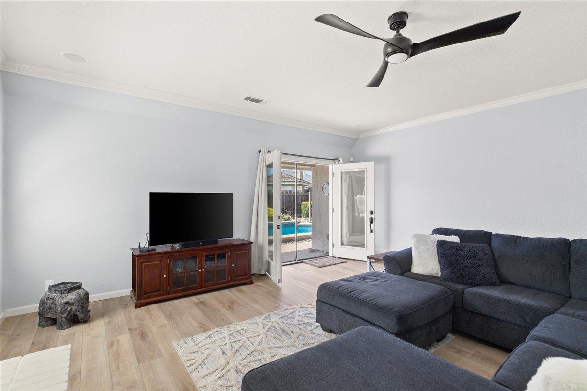 374 April Way, Manteca, CA 95336