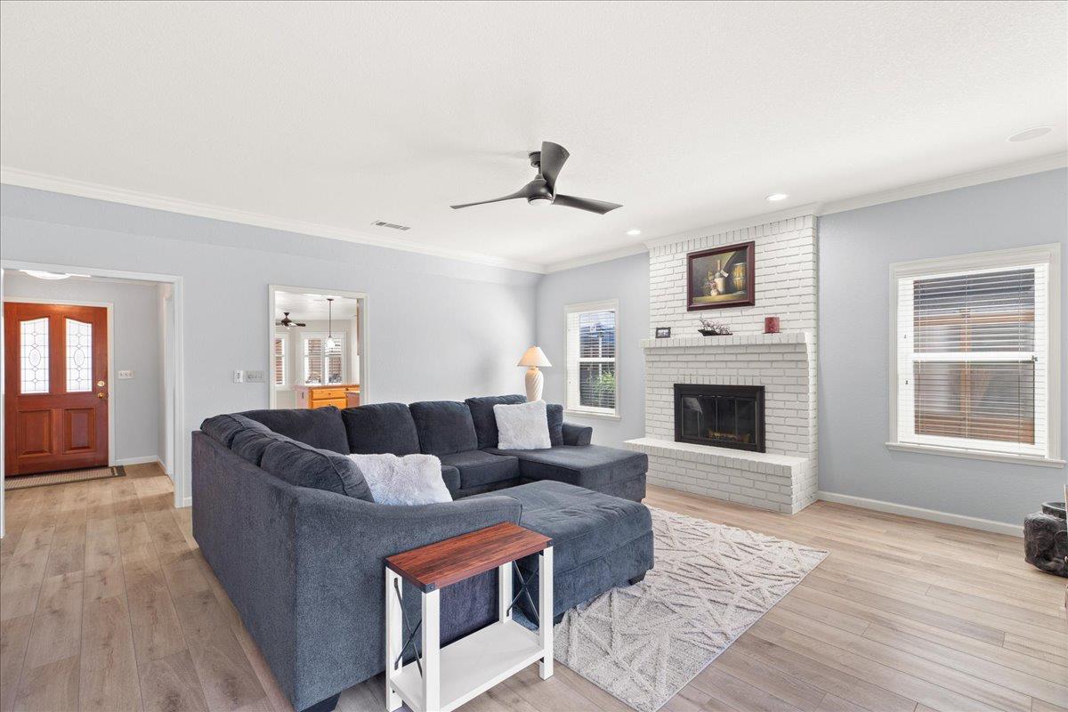 374 April Way, Manteca, CA 95336