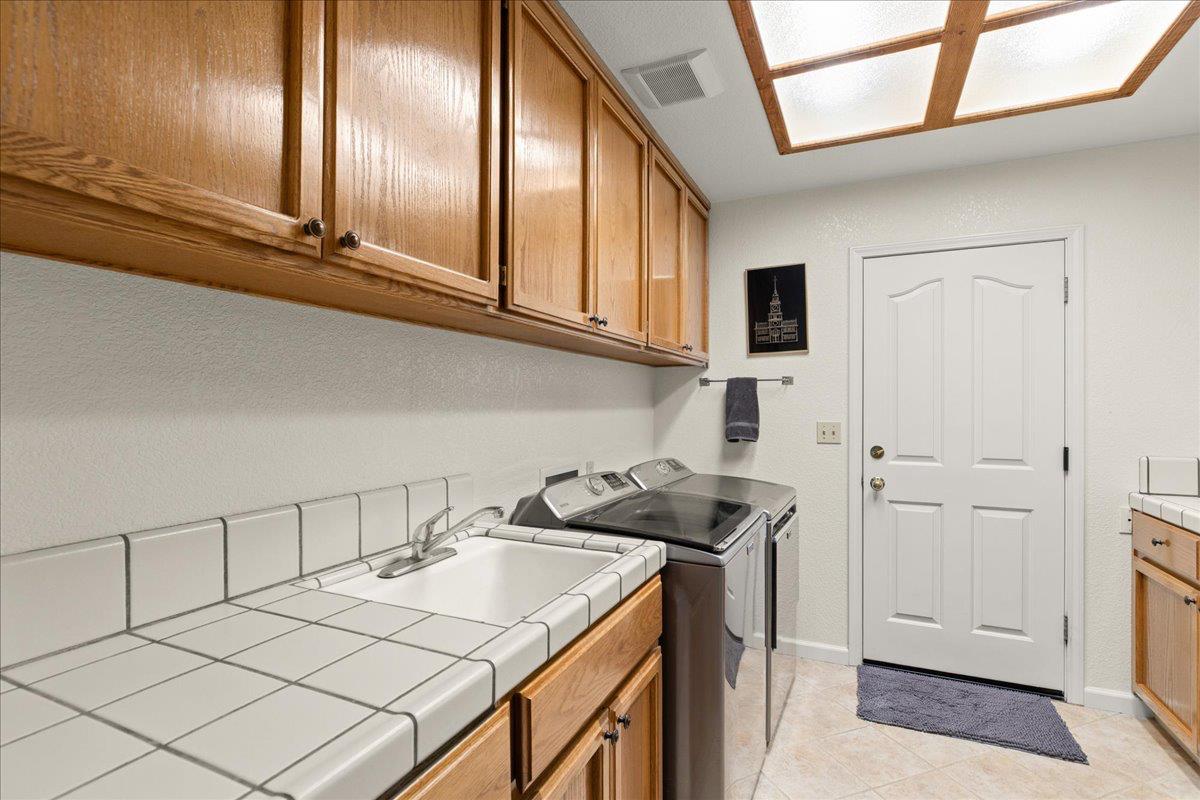 374 April Way, Manteca, CA 95336