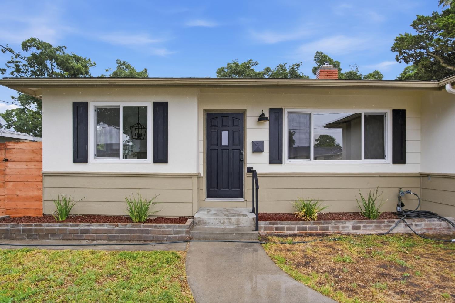 1042 Grove Ave, Gustine, CA 95322