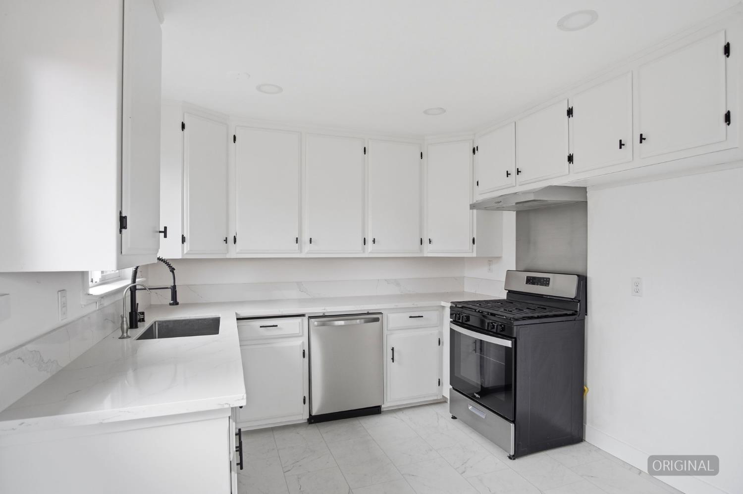 1042 Grove Ave, Gustine, CA 95322