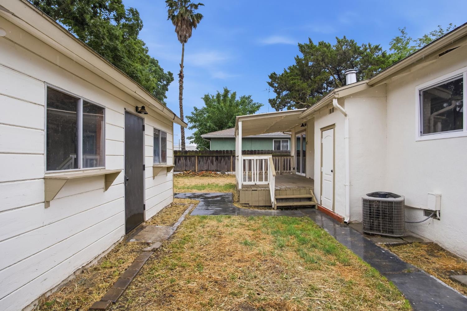 1042 Grove Ave, Gustine, CA 95322